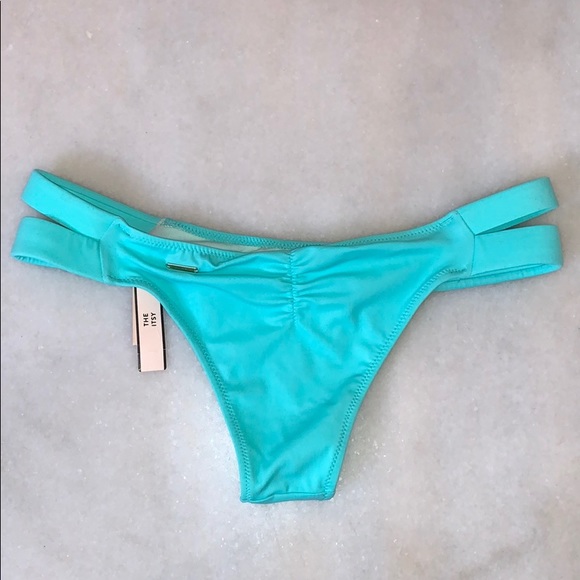 Victoria’s Secret hottie halter and itsy bikini - Picture 5 of 7